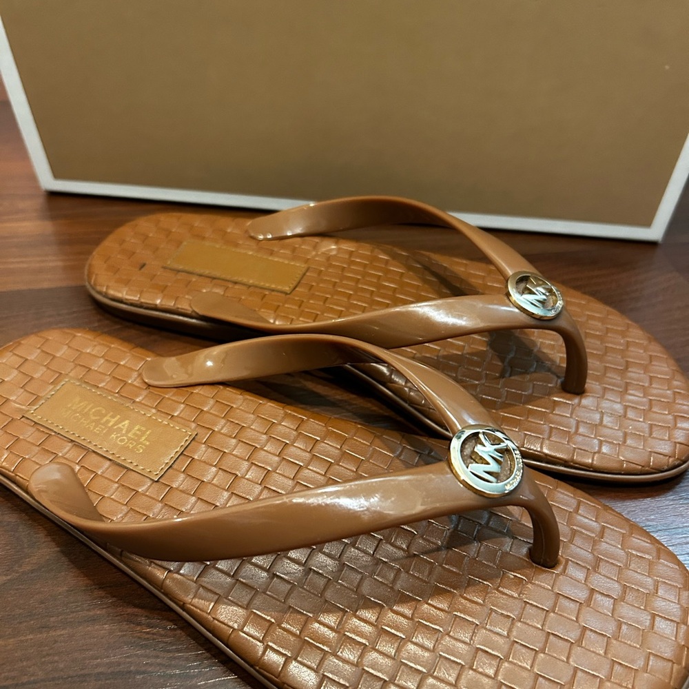 Michael Kors Flip flops Sandals